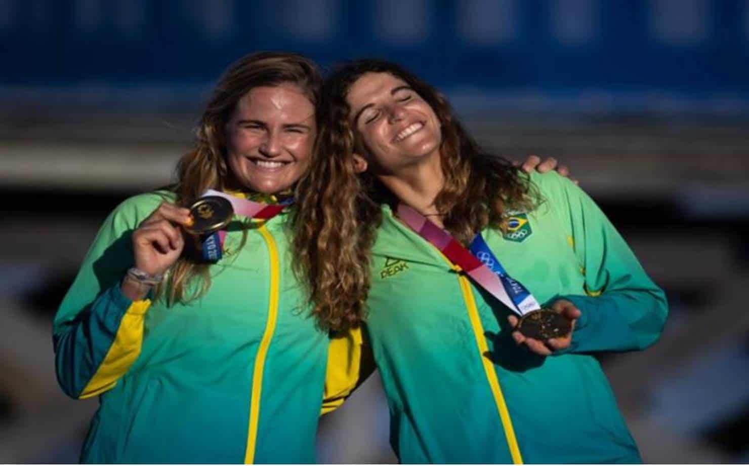 Olimpíadas: Martine Grael e Kahena Kunze conquistam o ouro na vela 