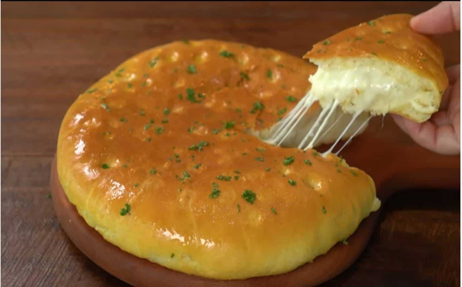 Esse é o melhor pão de batata com queijo que você vai experimentar