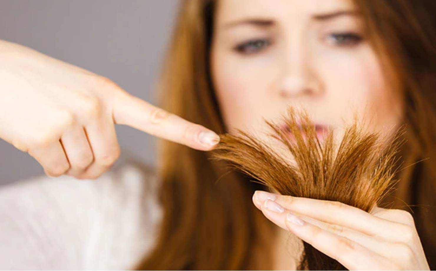 O que causa as pontas duplas no cabelo e como prevenir e tratar?