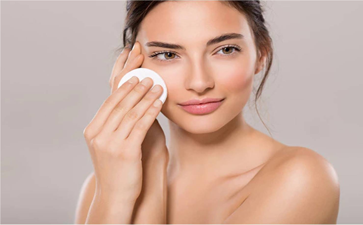 7 maneiras naturais de remover a maquiagem sem agredir a pele