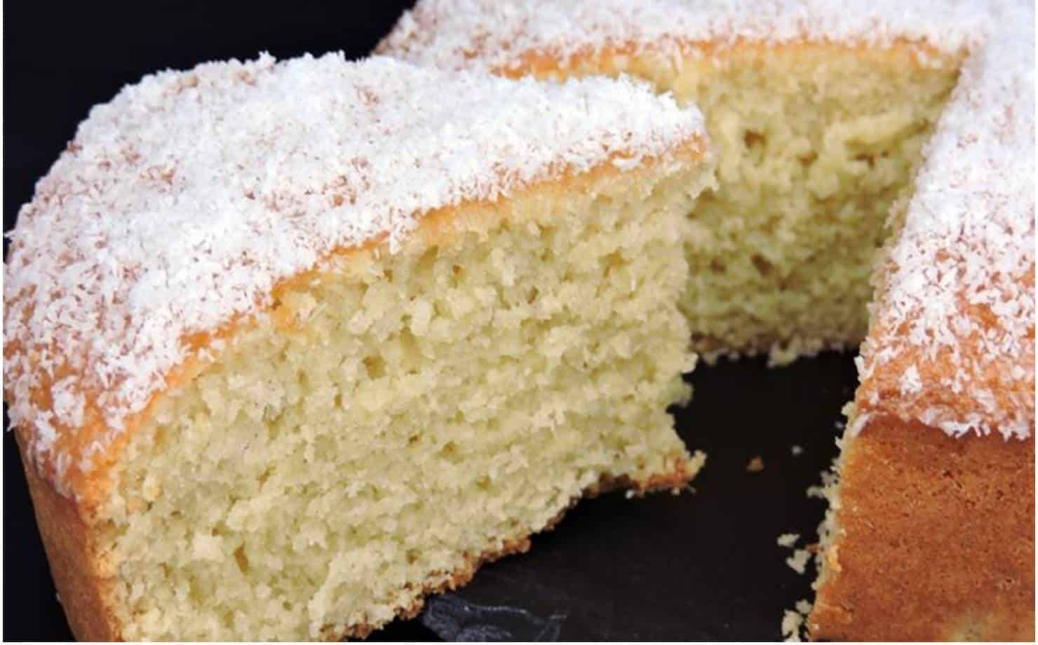 Aprenda a fazer bolo macio de coco e baunilha sem farinha e sem açúcar