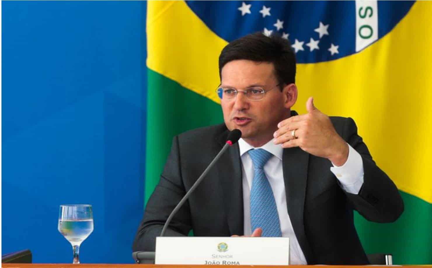 Auxílio Brasil terá reajuste de 20% em relação ao Bolsa Família, diz ministro