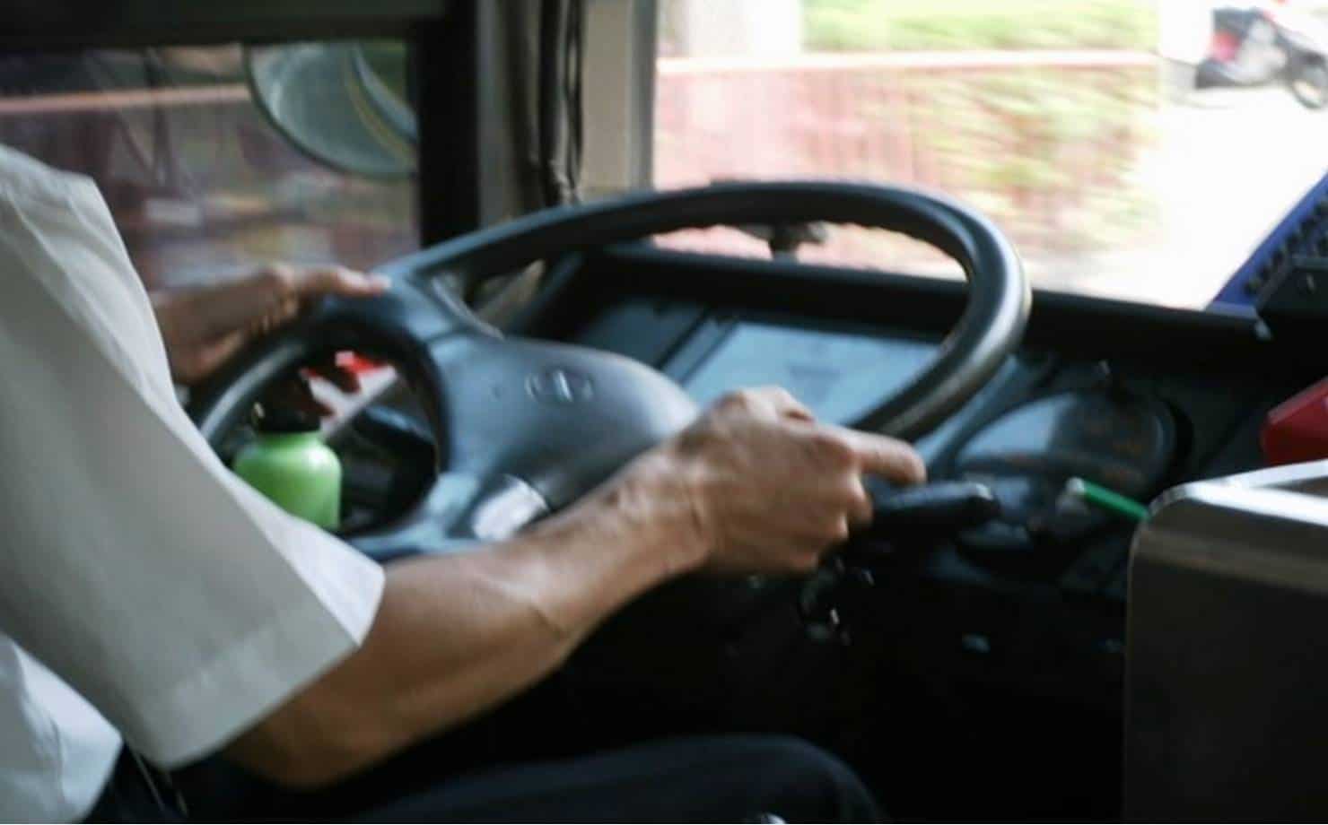 Motoristas de caminhões e ônibus sem exame toxicológico pagarão multa