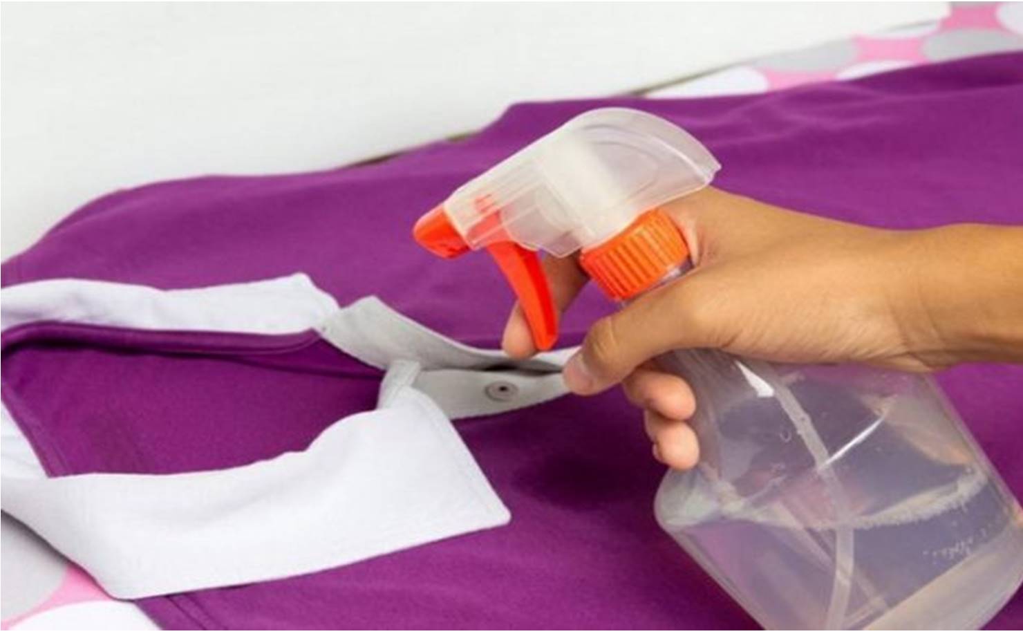 Sem Ferro: remova rugas das roupas com este spray caseiro