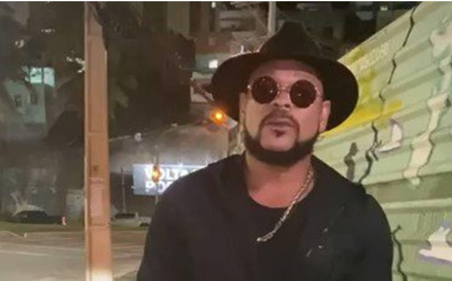 Vídeo: Cantor baiano é barrado em restaurante de Salvador e denuncia racismo