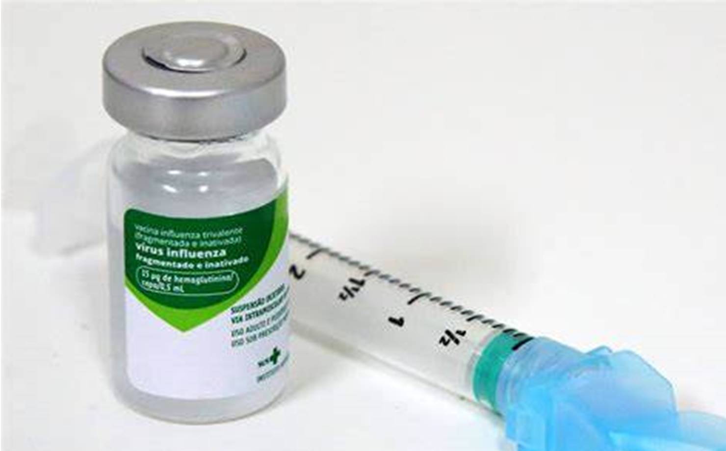 Vacina Influenza e Seringa