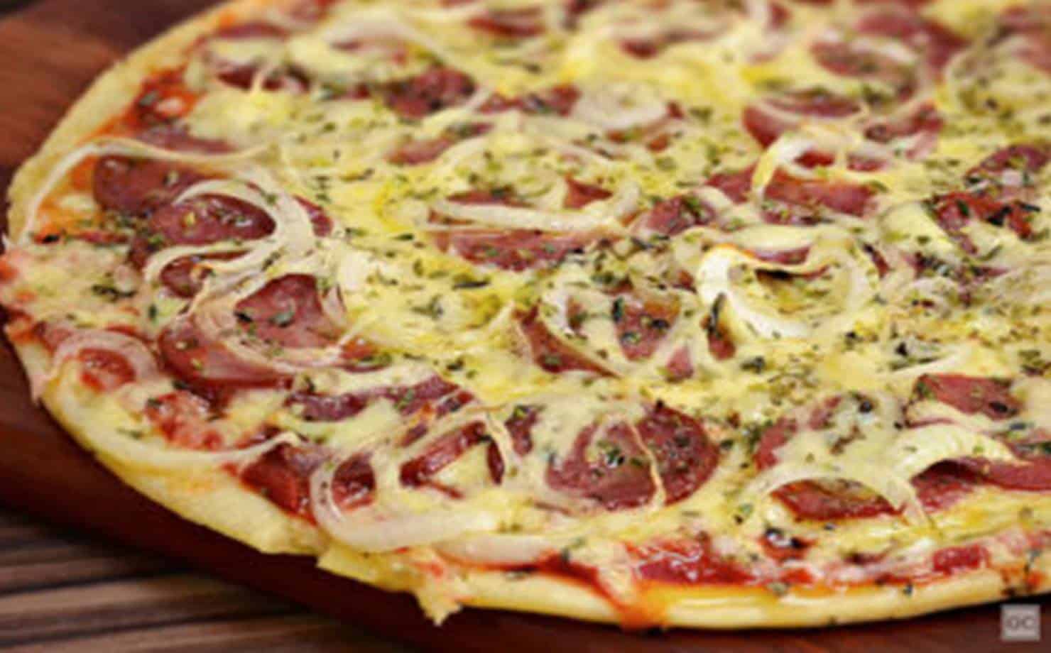 Confira essa receita fácil e deliciosa de pizza de liquidificador 