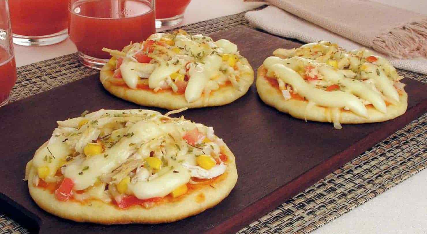 Receita de mini pizza saudável que pode fazer na frigideira em minutos