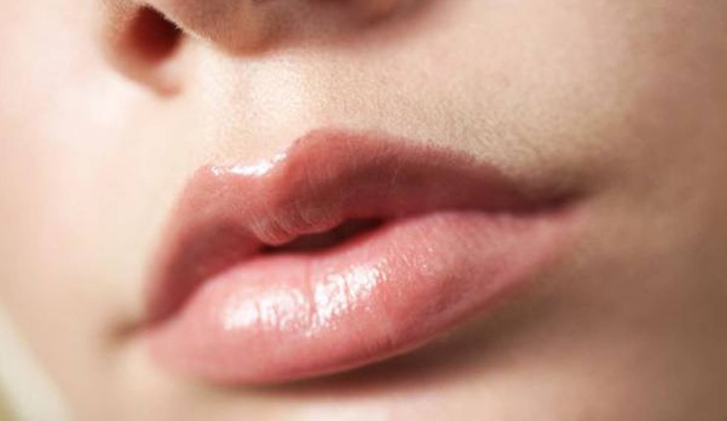 Descubra os melhores truques para ter lábios carnudos naturalmente