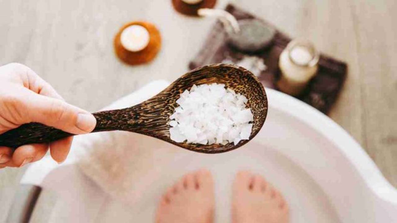 Cinco dicas simples para preparar um banho para os seus pés