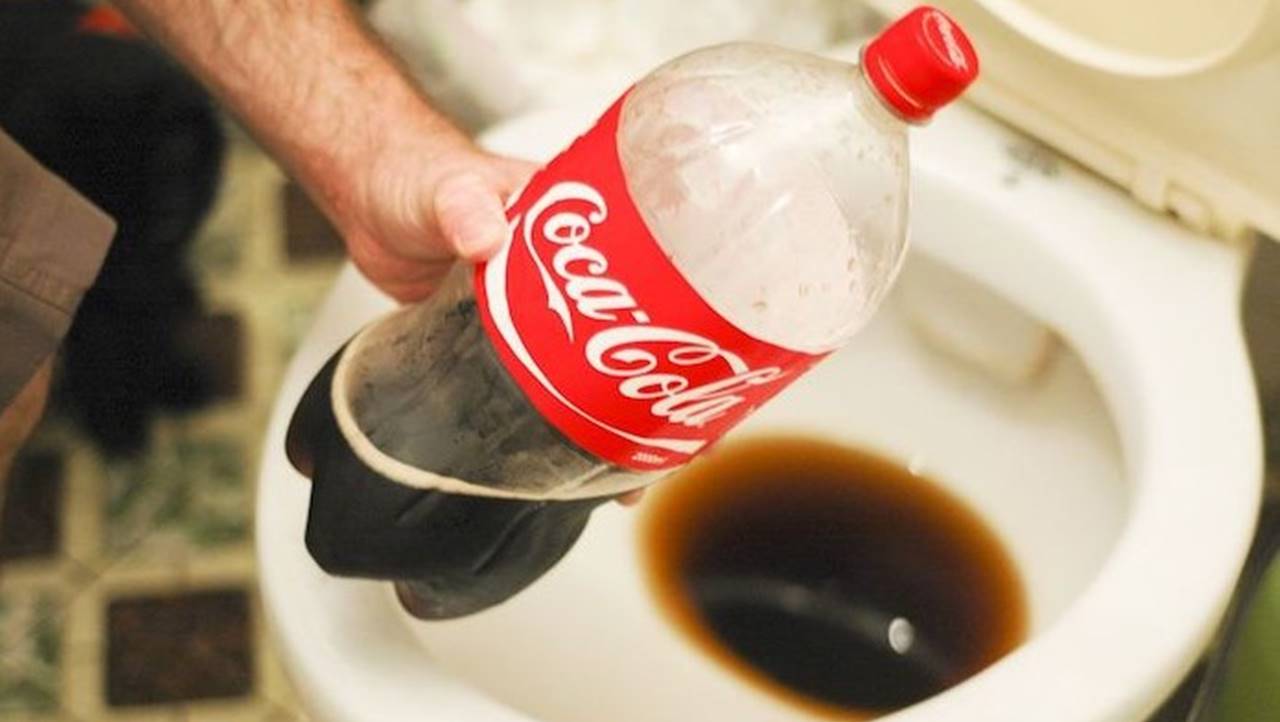 Truques de limpeza: cinco usos da Coca-Cola para limpar a casa