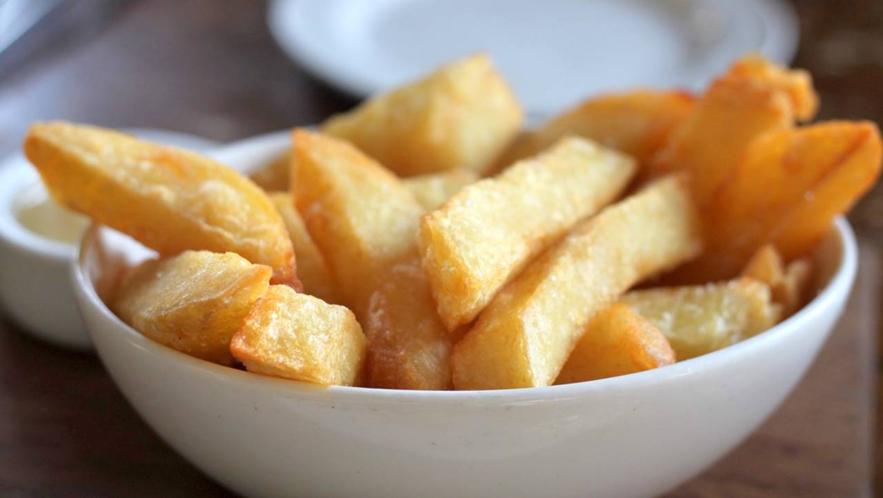 Batatas fritas francesas: uma receita que fica deliciosa e muito crocante