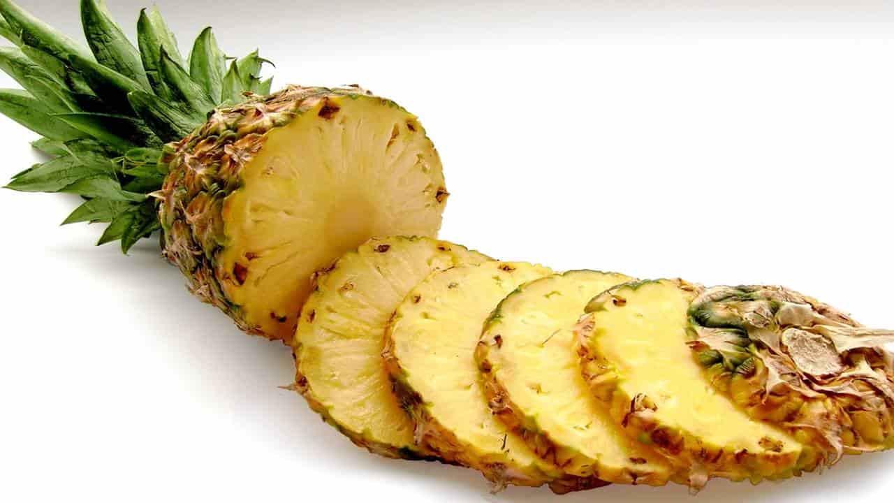 5 ingredientes simples para preparar uma mousse de abacaxi 