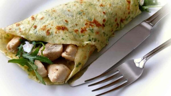 Prepare deliciosos crepes de três queijos em minutos