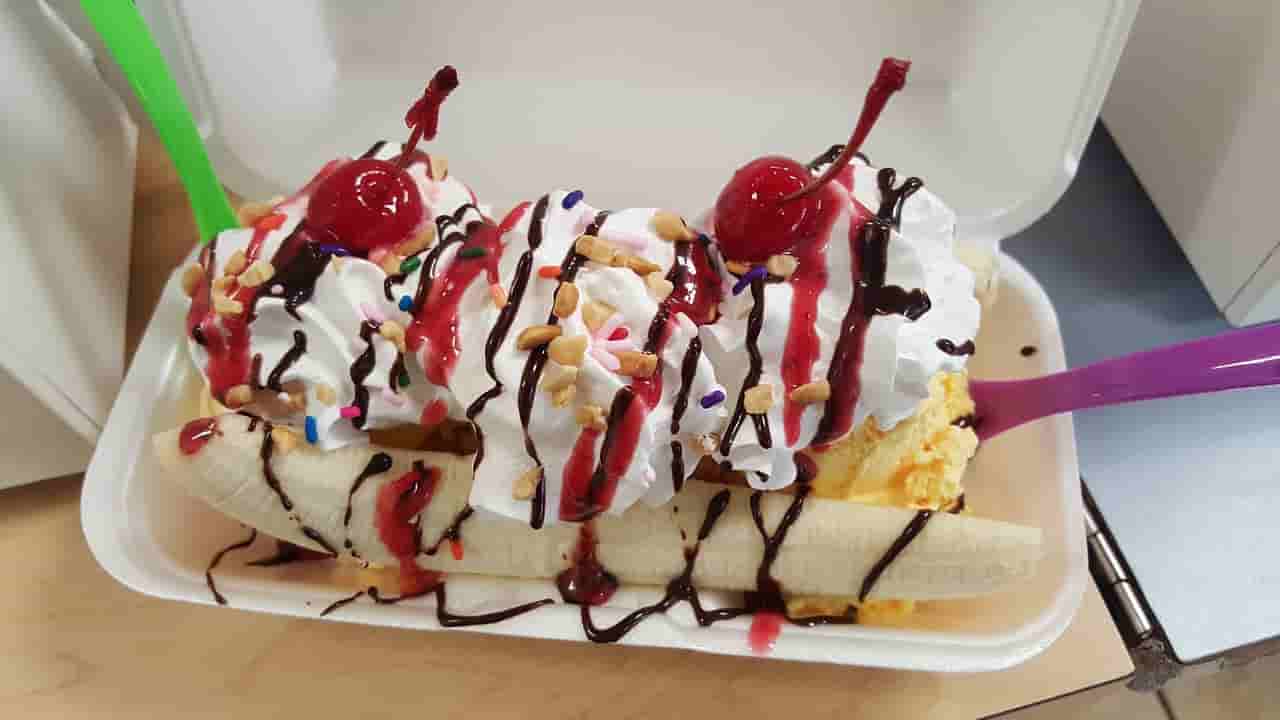 Banana split prepare está deliciosa sobremesa 