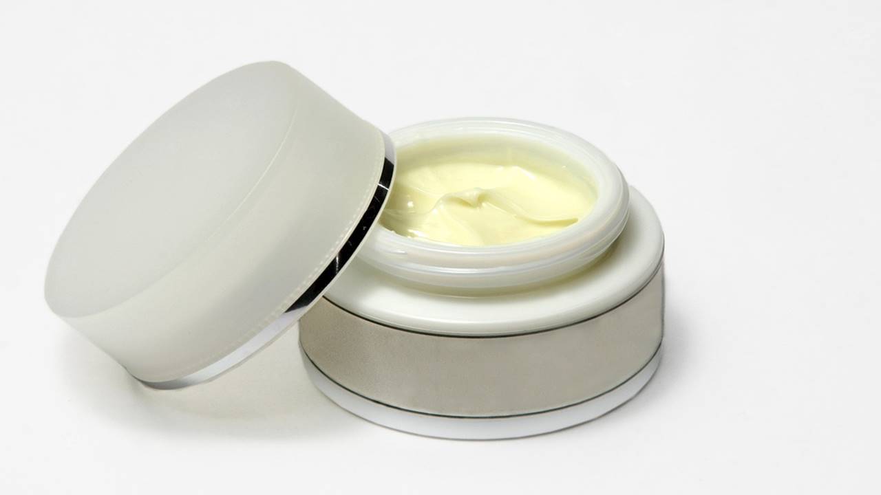 Faça uma manteiga corporal caseira e natural para hidratar a pele