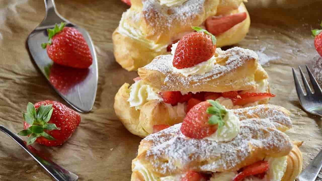 Prepare um bolo sabor mousse de queijo e frutos vermelhos