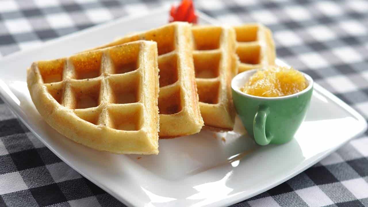 Como fazer waffles caseiros mostramos uma receita simples