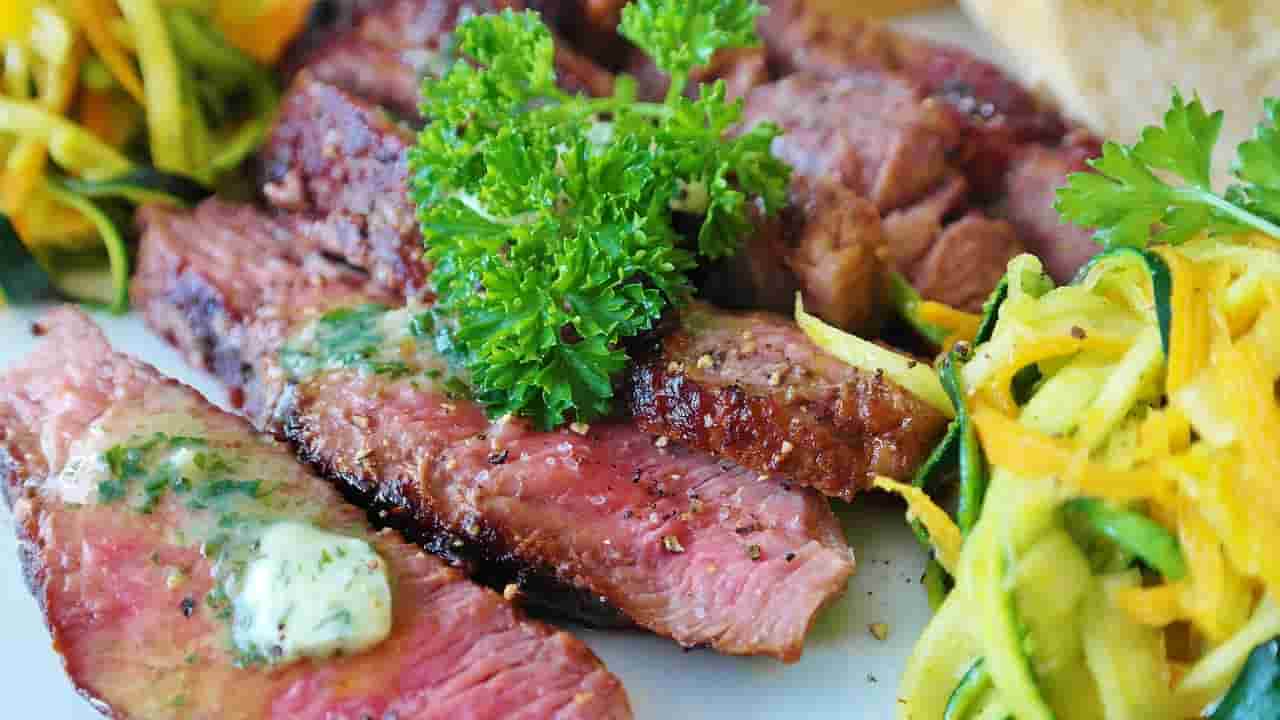 3 dicas para amaciar a carne se quiser assá-la ou fritá-la