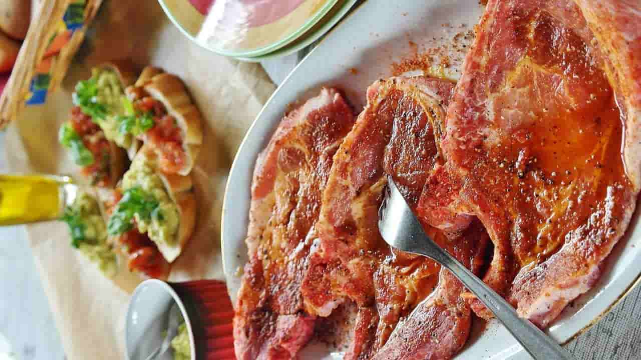 Bife de porco ao molho vermelho, uma receita deliciosa 