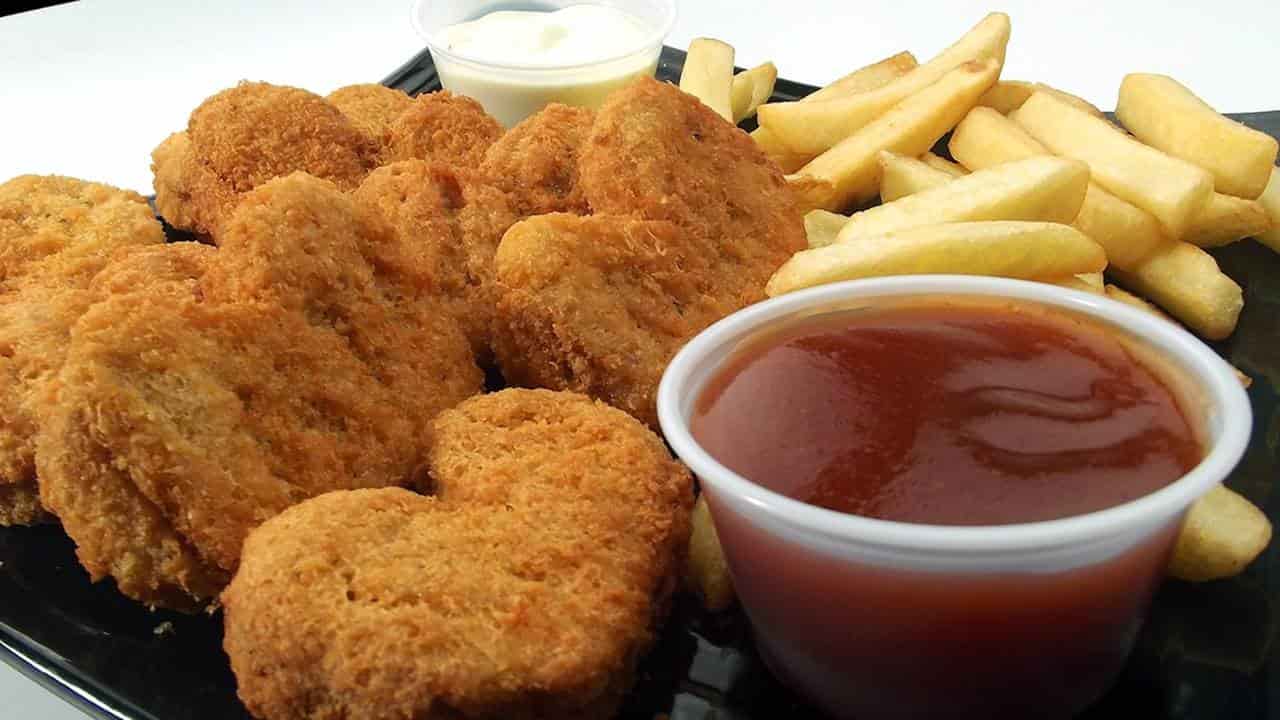 Receita de nuggets de frango, prepare-os como a rede de fast food