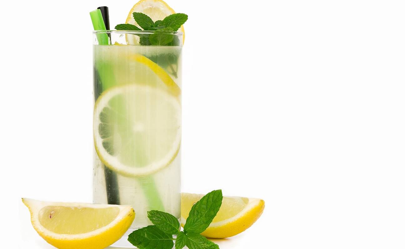 Faça uma limonada com hortelã e gengibre para cuidar do corpo