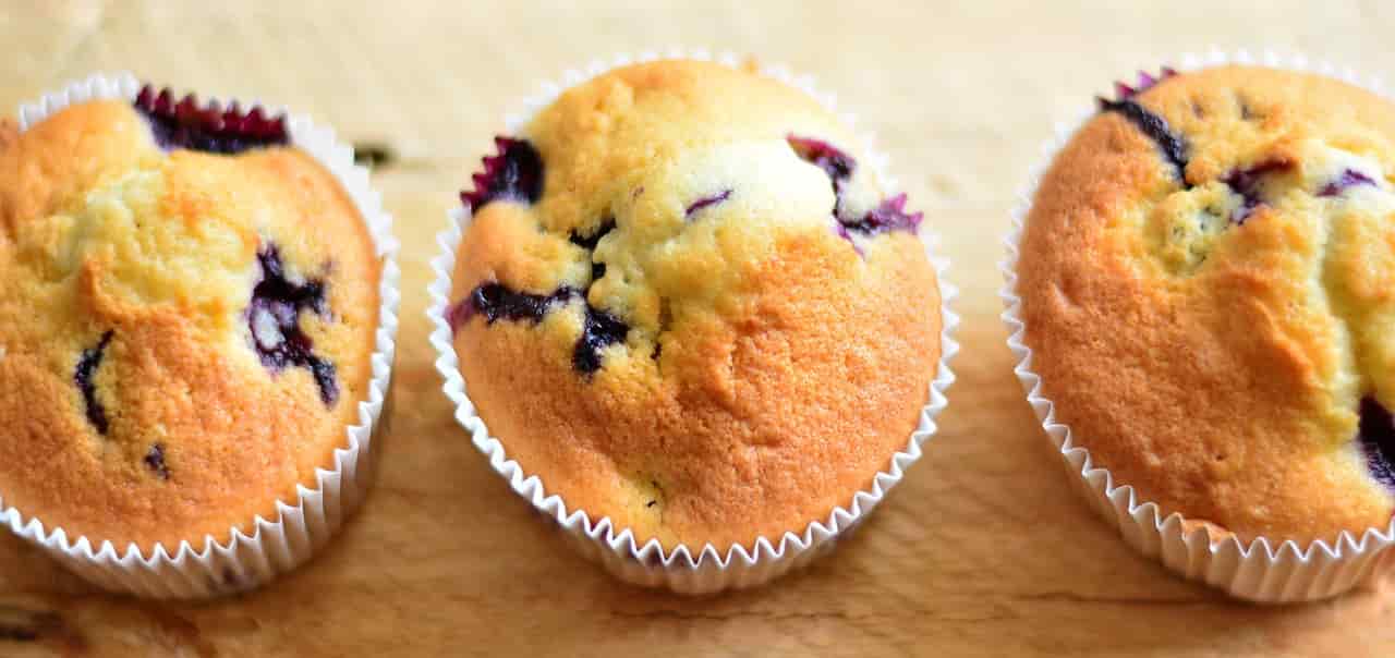 Sobremesas saudáveis: Prepare este cupcake com mirtilos e aveia