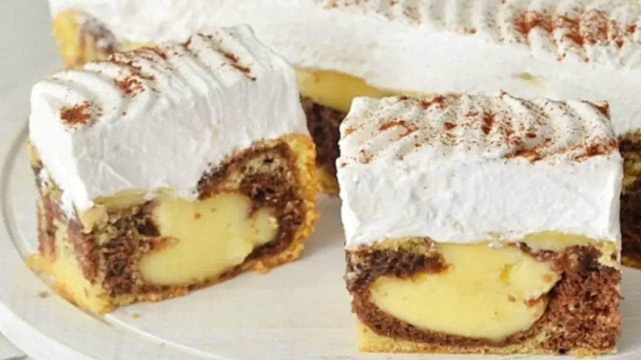 Veja como fazer um bolo pudim de baunilha com chantilly