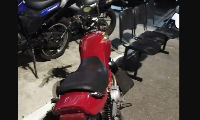 Jovem é apreendido com motocicleta adulterada em Simões Filho